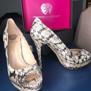 Vince Camino Stone Mosaic Snake heels with a peek-a-boo toe, size 9.5M. SEXY!